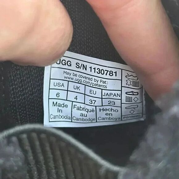 Ugg Alameda Chelsea Black Sneaker Boot Women’s Size 6 - Picture 11 of 11